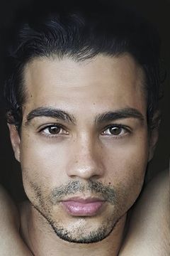 Ray Diaz interpreta Victor Garcia