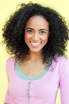 Alexandra Metz interpreta Mia Bard