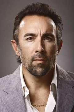 Francesco Quinn interpreta Dino (voice)