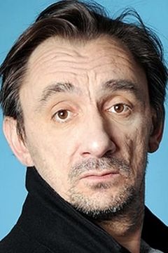 Étienne Ménard interpreta Red Zone Captain