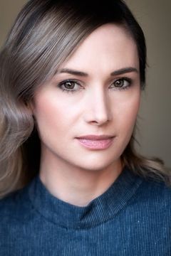 Mary Elizabeth Boylan interpreta Hilary