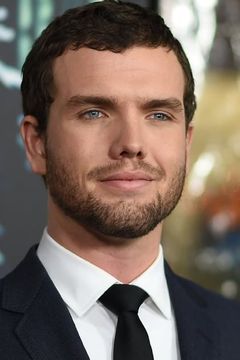 Austin Swift interpreta Lance