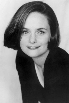 Barbara Garrick interpreta Carol