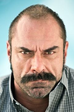 Conan Stevens interpreta Bolg