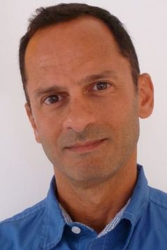 Joseph Antaki interpreta Monsieur Stiff