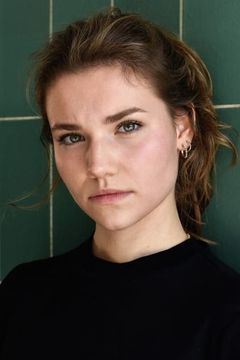 Carolin Garnier interpreta Nina Pellicano