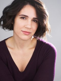Aamira Martinez interpreta Officer Marshall