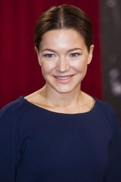 Hannah Herzsprung interpreta Helga Rath