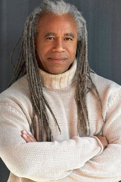 Dave Fennoy interpreta Alfonso (voice)