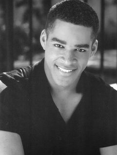 Donn Swaby interpreta Yeoman Davis