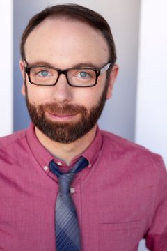 Morgan Peter Brown interpreta Grief Counselor