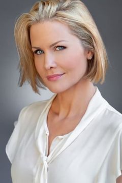 Josie Davis interpreta Cindy Kent