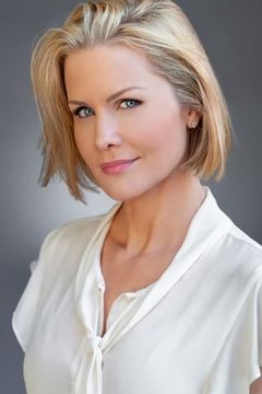 Josie Davis interpreta April Sutton