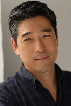 Peter Y. Kim interpreta Mike the Orderly