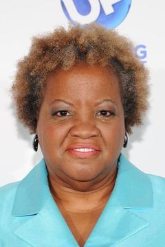 Elizabeth Omilami interpreta Woman Angry at Klan