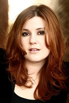 Stefanie Black interpreta Phoebe