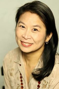 Susan Young interpreta Vicky Liu