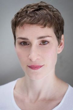 Helen Bradbury interpreta Regan