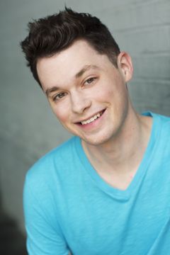 Brayden Patterson interpreta District 13 Citizen (uncredited)