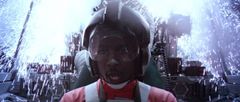 Ronny Cush interpreta X-Wing Pilot (uncredited)
