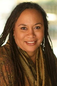 Jackie Welch interpreta Aunt Ella