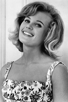 Pamela Austin interpreta Sandy