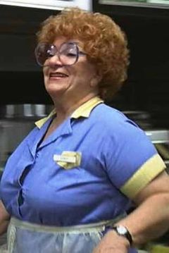 Sally Anne Golden interpreta Sandy
