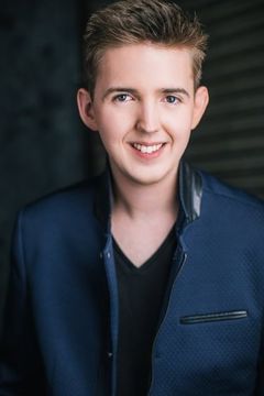 Christian Lagasse interpreta Dancer and Chorus Performer