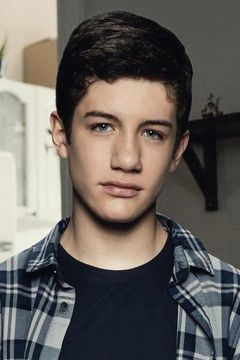 Patrick McAuley interpreta Flynn Durand