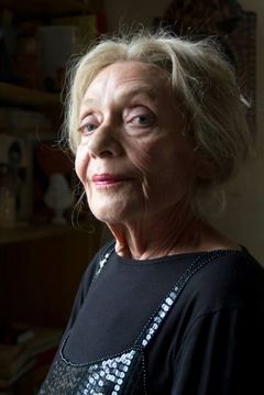 Mireille Franchino interpreta (uncredited)