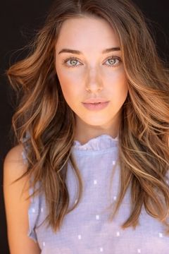 Maddy Hillis interpreta Kate