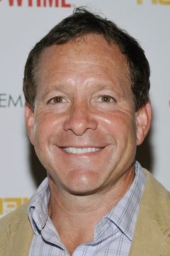 Steve Guttenberg interpreta Carey Mahoney