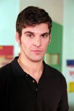 Tristan Gemmill interpreta Isambard Black