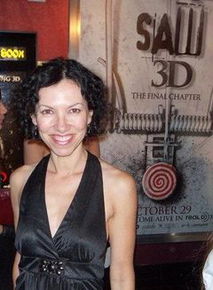 Elizabeth Rowin interpreta Aunt Sylvie