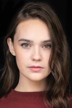 Olivia Fildes interpreta Club Goer