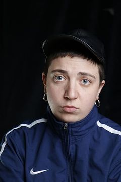 Anna Solomin interpreta Vétérane couloir