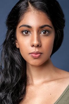 Sarena Parmar interpreta Audrey