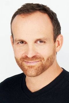 Trevor Hayes interpreta Charles Watt