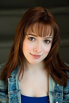 Kayla Caulfield interpreta High School Student