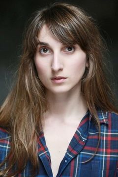 Natalie Beder interpreta CHR social worker