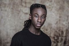 Isaiah Peck interpreta Henry