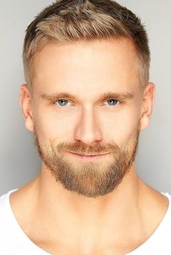 Adam Perry interpreta Bookstore Attendee