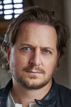 Karl Thaning interpreta Pilot