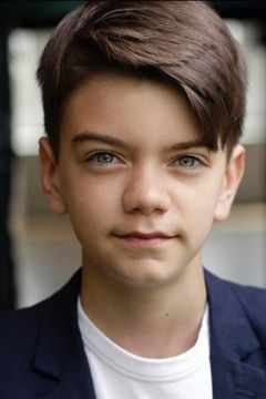 Milo Parker interpreta Connor