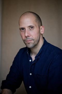 Simon Nader interpreta Hungarian Mercenaries (voice)