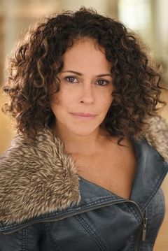 Lana Young interpreta Gloria