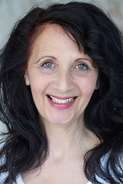 Debra Leigh-Taylor interpreta Wedding Guest / Partygoer (uncredited)