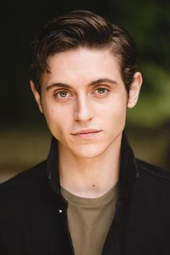 Luca Varsalona interpreta Clive