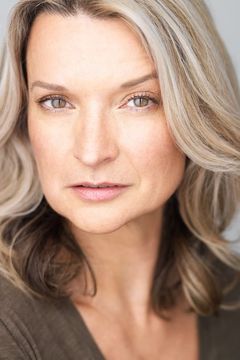 Andrea Powell interpreta Theresa Wiggin