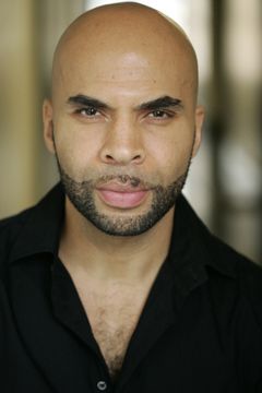 Jacinto Taras Riddick interpreta Detective in Precinct